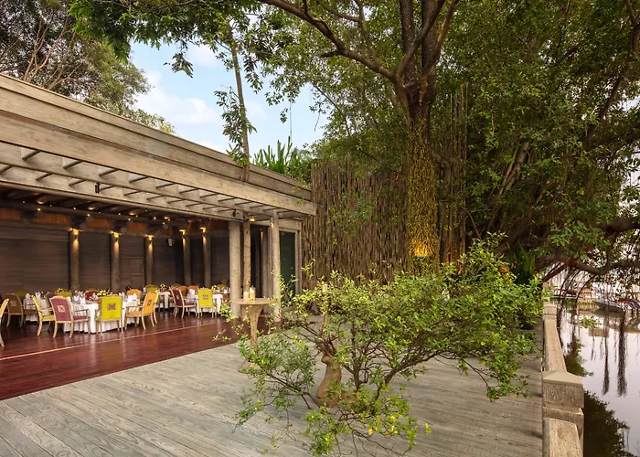 An Lam Retreats Saigon River