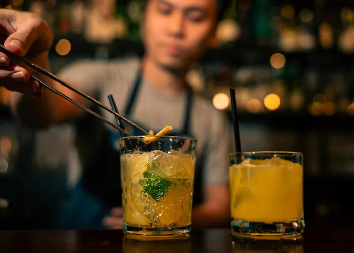 Bay Ho Chi Minh
